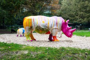 Kunstwerk Nijlpaarden van Raymond Hoogendorp in het Ypelaerpark in Tilburg