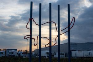 Kunstwerk Katsbochten van Piet Haagh op industrieterrein Katsbochten in Tilburg