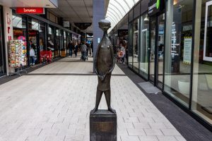 Kunstwerk: Twiggy van Teun Jacob op de Schouwburgpromenade in Tilburg