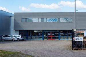 Dronk Bedrijfswagen-Onderdelen op bedrijventerrein Loven Noord in Tilburg