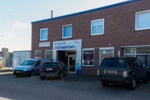 Autobedrijf Adriaansen op het bedrijventerrein Loven zuid in Tilburg