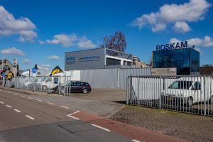 Autogarage Roskam op bedrijventerrein Loven zuid in Tilburg	