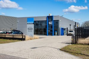 Autoleasebedrijf Koolen bedrijfswagens op bedrijventerrein Loven zuid in Tilburg	