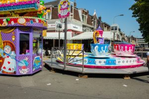 De kermisattractie Tea cups van JM Vermolen op de Tilburgse Kermis 