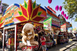 De kermisattractie Pusher Palace van JMJ Roels van Essen op de Tilburgse Kermis