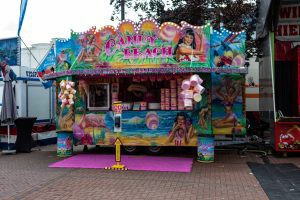 De kermisattractie Suikerspin Candy Beach van M Jagers