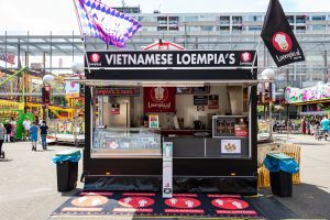 De kermisattractie Vietnamese Loempia's van Leander op de Tilburgse Kermis