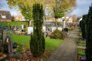 Het Parochie Kerkhof in het dorp Berkel-Enschot