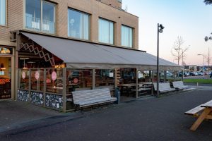 Versfriethuys Perron 3 op het Ketelhavenplein in de Wijk Campenhoef in Stadsdeel Reeshof in Tilburg