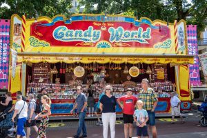 De kermisattractie Candy World Snoep Reemer-Hoefnagels op de Tilburgse Kermis