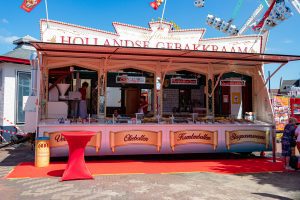 De Kermisattractie Hollandse Gebakkraam van Tinny Paashuis op de Tilburgse Kermis