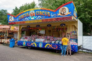De snoepkraam Circus Circus op de budgetkermis van Tilburg