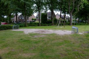 Voetbalveld en Speeltuin Langenhof in het dorp Udenhout