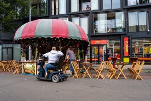 Kermisattractie Wijnbar met terrasje