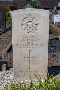 Canadees Oorlogsgraf van A G Fairless op RK begraafplaats in Biezenmortel