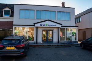 De BENU Apotheek in het dorp Udenhout