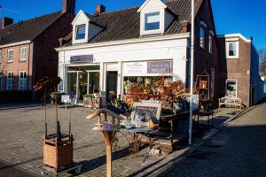 Brocantewinkel Brocante Bij Ingie in het dorp Udenhout
