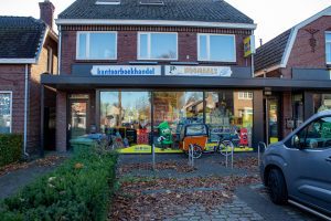 Boekwinkel Nogmaals in het dorp Udenhout