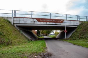 De brug van de Burgeneester Bechtweg op de zandstraat in het  buitengebied Berkel-Enschot Zuid-west