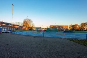 De gemeentelijke atletiekbaan in Tilburg