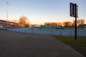 De gemeentelijke atletiekbaan in Tilburg