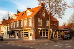 Bloemenhandel 't Laar aan de kanaalzone in Tilburg