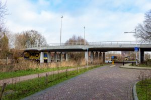 De brug van de Ringbaan-Oost over de Piushaven in Tilburg