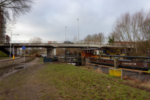 De brug van de Ringbaan-Oost over de Piushaven in Tilburg