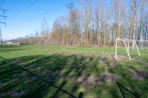 Voetbalveld Echowaaike in de wijk Rugdijk-Hazennest in Tilburg