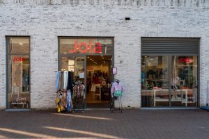 Jola Mode in Winkelcentrum Koningsoord in Berkel-Enschot