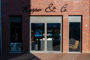 Kapper en Co op winkelcentrum Koningsoord in Berkel-Enschot 
