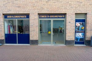 Kledingreparatie Jakob op winkelcentrum Koningsoord in Berkel-Enschot