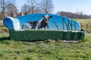 Social Sofa Koeien op het Reeshofpark in Tilburg