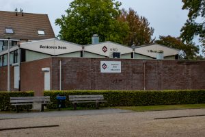 Het gebouw van senioren soos 't hazennest Quirijnstok Noord-West in Wijk Tilburg Noord