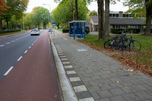 De bushalte Mahlerstraat in de buurt Heikant-West in stadsdeel Tilburg-Noord