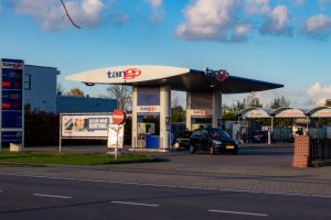 Benzinestation Tango op het bedrijventerrein Kreitenmolen in het dorp Udenhout