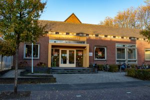 De basisschool De Wichelroede in het dorp Udenhout