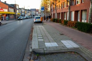 Bushalte Broekhovenseweg in de Wijk Broekhoven in Tilburg