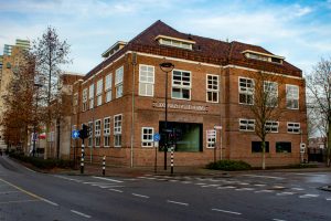 Het Odulphuslyceum in de binnenstad van Tilburg