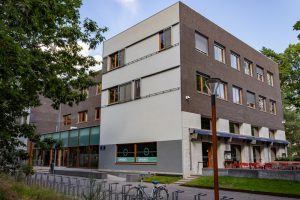 Het Esplanade gebouw op de Universiteits terrein in Tilburg