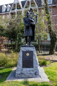 Het 15th Scottish Division monument van Frans Broers