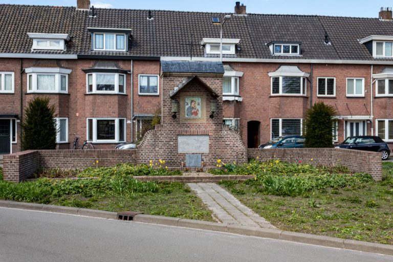 Monument van O. L. Vrouw van Altijd durende Bijstand van Jos Donders en Frans Mandos