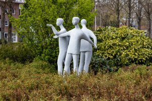 Kunstwerk Drie kinderen in een kring van Hans Claesen