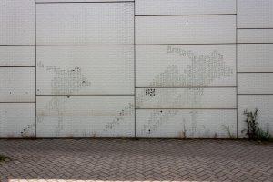 Het Schaatsersrelief op de Irene Wust Ijsbaan in Tilburg