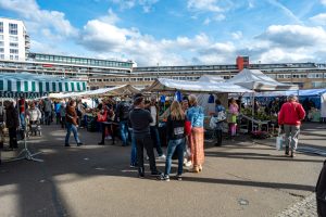 De weekmarkt van het Koningsplein op zaterdag in Tilburg