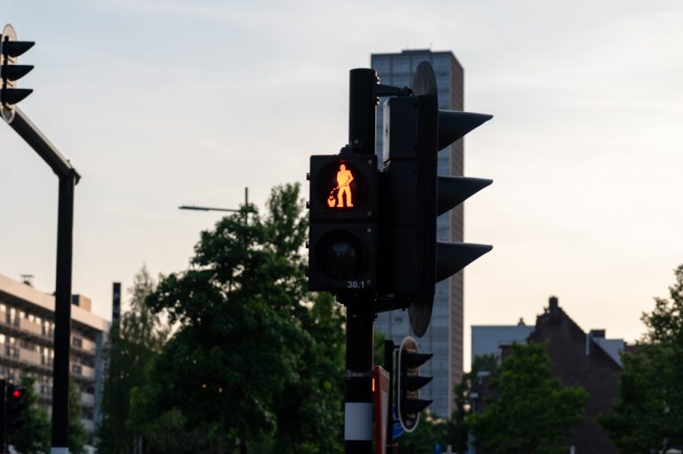 Kruikenzeiker verkeerslicht Hart van Brabantlaan